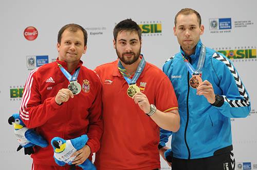 Começaram a ser distribuídas as primeiras medalhas da Copa do Mundo de Tiro Esportivo  / Foto: Divulgação CBTE